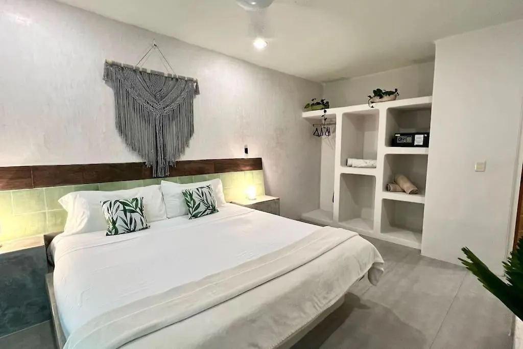 Apartment Huge Jungle Condo1 Block To 5Th, Clubs & Beach Playa del Carmen