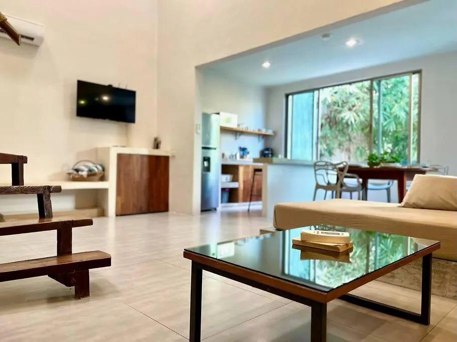 Apartment Huge Jungle Condo1 Block To 5Th, Clubs & Beach Playa del Carmen