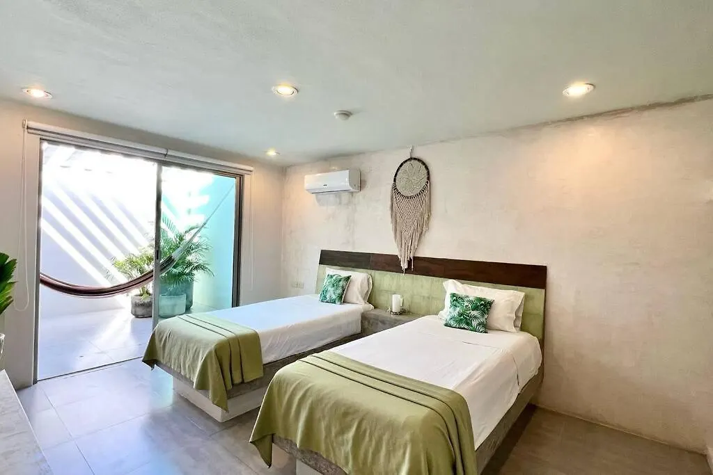 Huge Jungle Condo1 Block To 5Th, Clubs & Beach Playa del Carmen Apartment